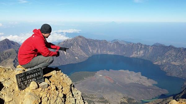 hiking rinjani, Pilih Transportasi yang Murah dan Hemat Waktu, Bawa Barang Secukupnya Saja, Sewa Penginapan yang Murah, Nikmati Makanan yang Sederhana, Kunjungi Semua Gili Di Lombok, Sewa Kendaraan Umum yang Terjangkau, Jangan Ragu untuk Menaklukan Rinjani, Berbaur dengan Backpacker Lain, Bawa Uang Secukupnya, Siapkan Stamina Tubuh dan Aktifkan GPS