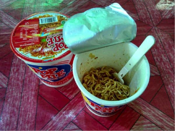 pop mie, 1. Naik Kereta Api Kelas Ekonomi, 2. Mencari Penginapan Murah On The Spot, 3. Pilih Waktu yang Tepat untuk Berkunjung ke Dieng, 4. Jangan Lupa Membawa Baju Hangat, 5. Bertanya Sebelum Memesan Makanan, 6. Sewa Kendaraan di Dieng, 7. Kunjungi Tempat Wisata Terkenal di Dieng, 8. Membawa Perbekalan Pribadi dari Rumah, 9. Bawa Uang Tunai Secukupnya, 10. Berburu Oleh-Oleh dari Dieng