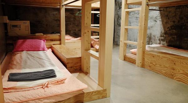 tips backpacker ke korea, 1. Beli tiket pesawat jauh-jauh hari, 2. Pilih penginapan dengan harga yang murah, 3. Kunjungi tempat wisata yang gratis, 4. Jangan ragu untuk makan murah, 5. Pilih transportasi umum yang murah, 6. Membawa bekal dari rumah, 7. Pilih tempat belanja murah yang memberi banyak diskon, 8. Dapatkan souvenir gratis, 9. Berteman dengan orang Korea, 10. Jangan malu untuk jadi backpacker