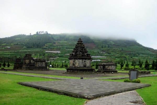 wisata dieng, 1. Naik Kereta Api Kelas Ekonomi, 2. Mencari Penginapan Murah On The Spot, 3. Pilih Waktu yang Tepat untuk Berkunjung ke Dieng, 4. Jangan Lupa Membawa Baju Hangat, 5. Bertanya Sebelum Memesan Makanan, 6. Sewa Kendaraan di Dieng, 7. Kunjungi Tempat Wisata Terkenal di Dieng, 8. Membawa Perbekalan Pribadi dari Rumah, 9. Bawa Uang Tunai Secukupnya, 10. Berburu Oleh-Oleh dari Dieng