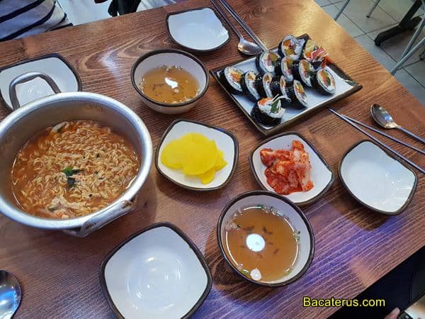 makan di korea, Tiket Pesawat, Penginapan, Internet, Transportasi, Tempat Wisata