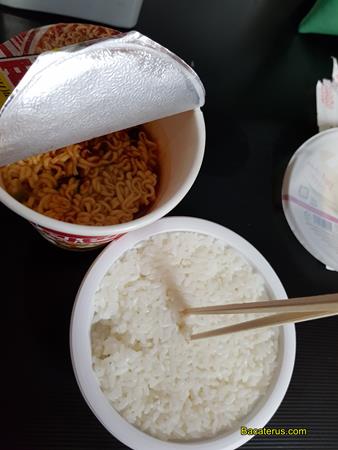 nasi instant, Tiket Pesawat, Penginapan, Internet, Transportasi, Tempat Wisata
