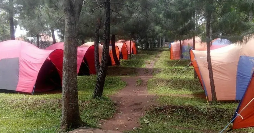 Cantigi Camp Cileunyi_, 1. Glamping Lakeside Rancabali, 2. Kampung Cai Ranca Upas, 3. Trizara Resort, 4. Batu Kuda Manglayang Campground, 5. Grafika Cikole, 6. Glamping Legok Kondang Lodge, 7. Pine Forest, 8. Natural Hill, 9. Ciwangun Indah Camp (CIC), 10. Cantigi Camp