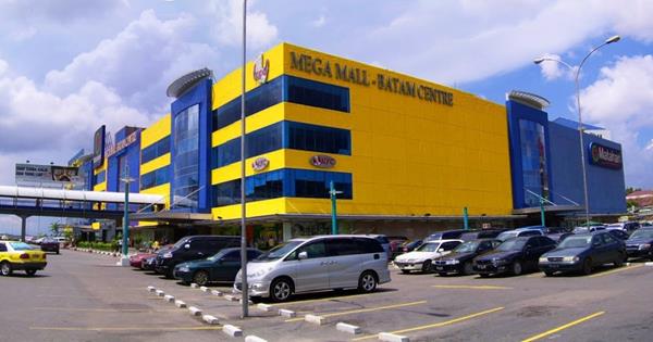 Mega Mall Batam Centre, 1. Nagoya Hill, 2. Lucky Plaza, 3. Panbil Mall, 4. Batam City Square, 5. Mall Top 100 Batuaji, 6. Mega Mall Batam Centre, 7. Kepri Mall, 8. Pasar Pagi Jodoh, 9. Diamond City Mall, 10. Pasar Aviari