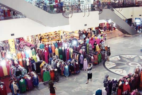 Diamond City Mall, 1. Nagoya Hill, 2. Lucky Plaza, 3. Panbil Mall, 4. Batam City Square, 5. Mall Top 100 Batuaji, 6. Mega Mall Batam Centre, 7. Kepri Mall, 8. Pasar Pagi Jodoh, 9. Diamond City Mall, 10. Pasar Aviari