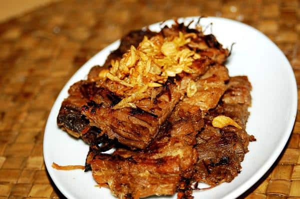 Gepuk Ny Ong Tempat Oleh-Oleh Bandung, 1. Kue Kartikasari, 2. Peuyeum, 3. Oncom Raos, 4. Bolu Bakar, 5. Gepuk Ny. Ong, 6. Batagor Riri, 7. Brownies Amanda, 8. Kopi Aroma, 9. Permen Susu Karamel, 10. Wajit Cililin