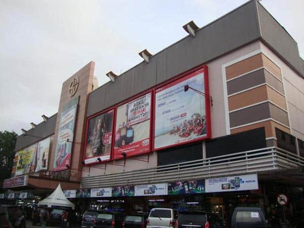 Lucky Plaza Tempat Belanja Murah Di Batam, 1. Nagoya Hill, 2. Lucky Plaza, 3. Panbil Mall, 4. Batam City Square, 5. Mall Top 100 Batuaji, 6. Mega Mall Batam Centre, 7. Kepri Mall, 8. Pasar Pagi Jodoh, 9. Diamond City Mall, 10. Pasar Aviari