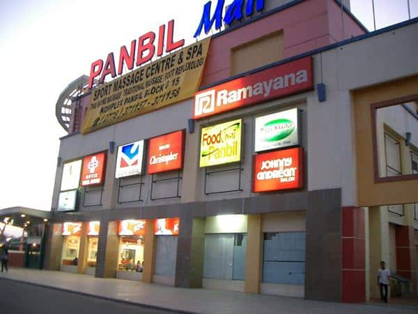 Panbil Mall, 1. Nagoya Hill, 2. Lucky Plaza, 3. Panbil Mall, 4. Batam City Square, 5. Mall Top 100 Batuaji, 6. Mega Mall Batam Centre, 7. Kepri Mall, 8. Pasar Pagi Jodoh, 9. Diamond City Mall, 10. Pasar Aviari
