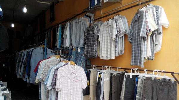 Pasar Aviari, 1. Nagoya Hill, 2. Lucky Plaza, 3. Panbil Mall, 4. Batam City Square, 5. Mall Top 100 Batuaji, 6. Mega Mall Batam Centre, 7. Kepri Mall, 8. Pasar Pagi Jodoh, 9. Diamond City Mall, 10. Pasar Aviari