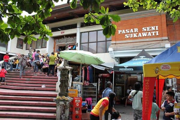 Pasar Seni Sukawati, 1. Krisna, 2. Erlangga, 3. Pasar Seni Sukawati, 4. Joger, 5. Pasar Guwang, 6. Pasar Tradisional Bedugul, 7. Pasar Kumbasari, 8. Celuk, 9. Pasar Badung, 10. Pasar Seni Merta Nadi, Legian
