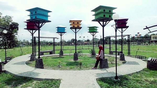 Hutan Kota Gergunung, 1. Waterboom Umbul Cokro, 2. Museum Gula dan Wisata Agro Gondang Winangoen, 3. Gua Suran, 4. Umbul Kapilaler, 5. Kolam Renang Galuh Tirto Nirmolo, 6. Umbul Ponggok, 7. Riverboarding Kali Pusur, 8. Candi Prambanan, 9. Candi Plaosan, 10. Warung Apung Rowo Jombor, 11. Hutan Kota Gergunung, 12. Candi Merak, 13. Bukit Sidoguro, 14. Puncak Clongop, 15. Candi Sewu