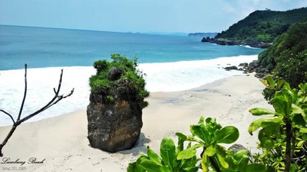 Pantai Lumbung, 1. Pantai Kedung Tumpang, 2. Pantai Molang, 3. Pantai Sanggar dan Pantai Ngalur, 4. Pantai Pathok Gebang, 5. Pantai Ngalur, 6. Pantai Popoh, 7. Pantai Sidem, 8. Pantai Klatak, 9. Pantai Lumbung, 10. Pantai Sine
