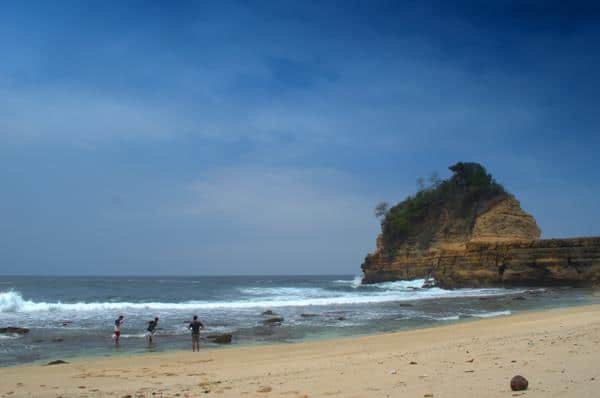 Pantai Pathok Gebang, 1. Pantai Kedung Tumpang, 2. Pantai Molang, 3. Pantai Sanggar dan Pantai Ngalur, 4. Pantai Pathok Gebang, 5. Pantai Ngalur, 6. Pantai Popoh, 7. Pantai Sidem, 8. Pantai Klatak, 9. Pantai Lumbung, 10. Pantai Sine