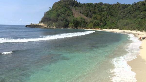 Pantai Sanggar, 1. Pantai Kedung Tumpang, 2. Pantai Molang, 3. Pantai Sanggar dan Pantai Ngalur, 4. Pantai Pathok Gebang, 5. Pantai Ngalur, 6. Pantai Popoh, 7. Pantai Sidem, 8. Pantai Klatak, 9. Pantai Lumbung, 10. Pantai Sine
