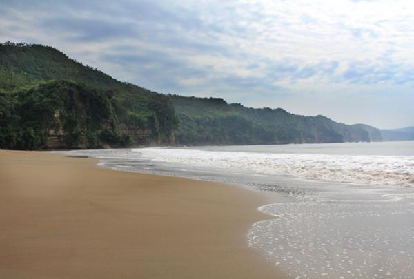 Pantai Sine, 1. Pantai Kedung Tumpang, 2. Pantai Molang, 3. Pantai Sanggar dan Pantai Ngalur, 4. Pantai Pathok Gebang, 5. Pantai Ngalur, 6. Pantai Popoh, 7. Pantai Sidem, 8. Pantai Klatak, 9. Pantai Lumbung, 10. Pantai Sine