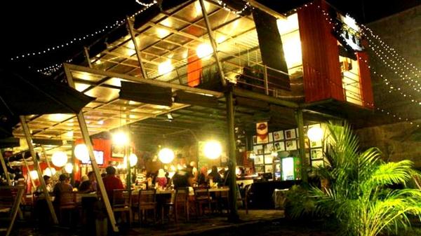 Cafe Tiga Tjeret Tempat Nongkrong Di Solo, 1. Simply Cook Cafe, 2. Cafe Tiga Tjeret, 3. Eaternity, 4. Xocolatl, 5. Kedai Ibu, 6. Playground, 7. Makarez Cafe, 8. O Solo Mio Galleria & Ristorante, 9. Warung Orange, 10. Wedangan Pendhopo, 11. TeaCo Cafe, 12. D'Cappello, 13. Hookaholic, 14. Wedangan Omah Lawas, 15. Mommilk