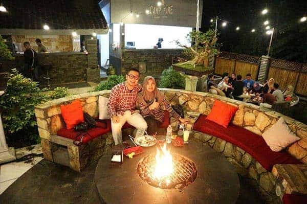 Campfire Outdoor Cuisine, 1. Grand Canyon Cafe &amp; Resto, 2. Djati Lounge, 3. Pupuk Bawang Cafe &amp; Dining, 4. Madam Wang Secret Garden, 5. 8 Oz Coffee Studio, 6. Akalpa Cafe, 7. Golden Heritage Koffie, 8. Javanine Resto, 9. Java Dancer Coffee, 10. Alice Tea Room, 11. Coklat Klasik, 12. Campfire Outdoor Cuisine, 13. Volks Waffle Streatery, 14. Rumah Opa Kitchen and Lounge, 15. Skyroom