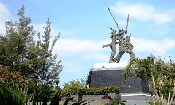 Monumen Perjuangan Rakyat (MONPERA) Balikpapan, 1. Hutan Bakau Margomulyo, 2. Pantai Lamaru, 3. Penangkaran Buaya Teritip, 4. Pantai Kemala, 5. Taman Bekapai, 6. Monumen Perjuangan Rakyat (MONPERA) Balikpapan, 7. Pantai Banua Patra, 8. Kampung Atas Air Margasari, 9. Gunung Dubs, 10. Hutan Wanawisata, 11. Caribbean Island Waterpark, 12. Pantai Manggar Segarasari, 13. Bukit Bangkirai, 14. Pantai Melawai, 15. Danau Cermin Lamaru