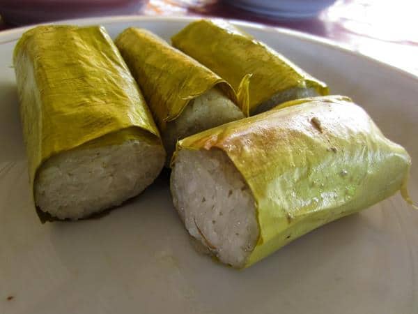 Nasi Jaha, 1. Klappertaart, 2. Nasi Jaha, 3. Pia Amurang, 4. Kue Lampu-Lampu, 5. Lalampa, 6. Binyolos, 7. Bobengka, 8. Koyabu, 9. Cucur, 10. Apang Coe