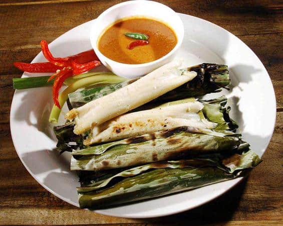 Otak-Otak Ikan, 1. Kain Tenun atau Sarung Bugis, 2. Minyak Tawon, 3. Kue Kurma, 4. Otak-Otak Ikan, 5. Kerupuk Jintan, 6. Baruasa, 7. Sirup DHT, 8. Kopi Toraja, 9. Kacang Sembunyi, 10. Abon Raos, 11. Bannang-Bannang, 12. Sirup Markisa, 13. Kain Sutra Sengkang, 14. Dangke, 15. Kacang Disco Makassar