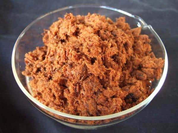 Abon Raos, 1. Kain Tenun atau Sarung Bugis, 2. Minyak Tawon, 3. Kue Kurma, 4. Otak-Otak Ikan, 5. Kerupuk Jintan, 6. Baruasa, 7. Sirup DHT, 8. Kopi Toraja, 9. Kacang Sembunyi, 10. Abon Raos, 11. Bannang-Bannang, 12. Sirup Markisa, 13. Kain Sutra Sengkang, 14. Dangke, 15. Kacang Disco Makassar