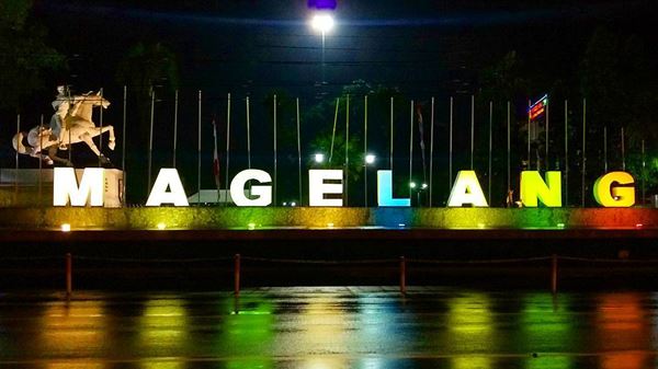 Alun-Alun Kota Magelang, 1. Taman Kyai Langgeng, 2. Ketep Pass, 3. Candi Ngawen, 4. Kawasan Wisata Kopeng, 5. Alun-Alun Kota Magelang, 6. Candi Mendut, 7. Air Terjun Sekar Langit, 8. Gereja Ayam, 9. Pemandian Candi Umbul, 10. Punthuk Setumbu, 11. Bukit Grenden, 12. Rumah Kamera, 13. Sendang Maren, 14. Puthuk Mongkrong, 15. Goa Slandak