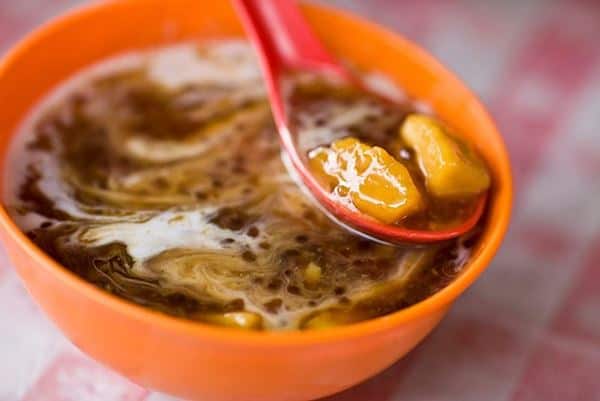 Bubur Sagu Ubi, 1. Gohu Ikan, 2. Ikan Kuah Pala Banda, 3. Ikan Komu Asar, 4. Papeda, 5. Nasi Jaha, 6. Sagu Woku komo-komo, 7. Sambal Colo-colo, 8. Bubur Sagu Ubi, 9. Nasi lapola, 10. Kohu-kohu, 11. Nasi Kalapa, 12. Acar Kuning, 13. Suami, 14. Rujak Natsepa, 15. Bubur Sagu Ubi