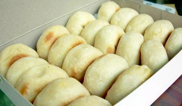 Bakpia Oleh-Oleh Khas Yogyakarta, 1. Batik Yogyakarta, 2. Bakpia, 3. Yangko, 4. Gerabah Kasongan, 5. Gudeg, 6. Kerajinan Perak, 7. Kaos Dagadu, 8. Geplak, 9. Coklat Monggo, 10. Salak Pondoh