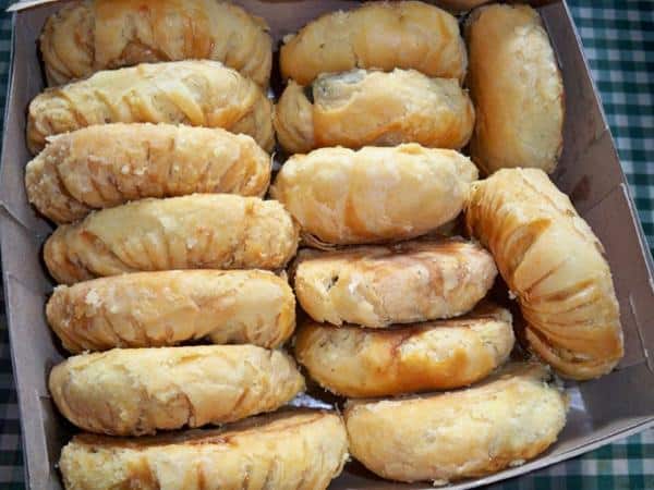 Bakpia, 1. Aksesoris Etnik Khas Dayak, 2. Amplang, 3. Makanan Olahan Kepiting, 4. Mantau, 5. Onde-Onde Ubi Ungu, 6. Bingka, 7. Bakpia, 8. Batik Khas Balikpapan, 9. Batu Mulia, 10. Kain Songket Balikpapan