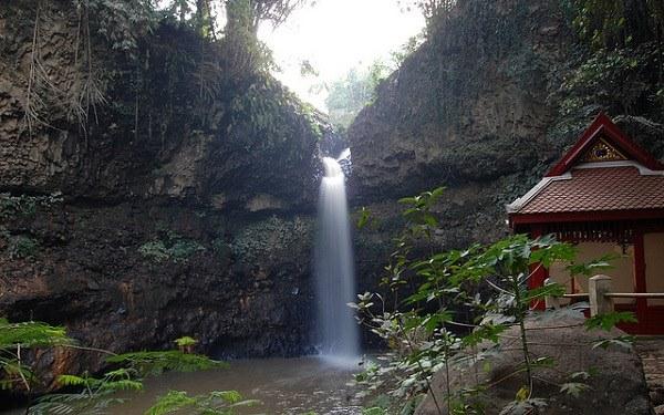 curug dago, 1. Curug Maribaya, 2. Curug Cimahi, 3. Curug Tilu Leuwi Opat, 4. Curug Dago, 5. Curug Batu Templek Bawah, 6. Curug Bugbrug, 7. Curug Malela, 8. Curug Panganten Pangalengan, 9. Curug Cilengkrang, 10. Curug Penganten
