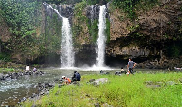 Curug Kembar Tegal, 1. Guciku Hot Waterboom, 2. Rita Park, 3. Pantai Purwahamba, 4. Pantai Alam Indah, 5. Curug Cantel Bumijawa, 6. Waduk Cacaban, 7. Pemandian Air Panas Guci, 8. Kebun Teh Tegal, 9. Gerbang Mas Bahari Waterpark, 10. Curug Kembar Tegal