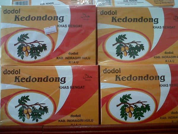Dodol Kedondong, 1. Kaos Khas Pekanbaru, 2. Batik Corak Riau, 3. Kacang Pukul Bagansiapiapi, 4. Bolu Kemojo, 5. Viz Cake, 6. Gantungan Kunci Pekanbaru, 7. Keripik Nanas, 8. Dodol Kedondong, 9. Lempuk Durian, 10. Lopek Bugi, 11. Pancake Durian, 12. Salai Ikan Patin, 13. Kue Bangkit, 14. Kerupuk Ikan Tengiri, 15. Pastel Ikan Patin