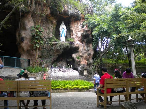 Gua Maria Pohsarang, 1. Air Terjun Dolo, 2. Monumen Simpang Lima Gumul, 3. Gunung Kelud, 4. Gua Maria Pohsarang, 5. Air Terjun Irenggolo, 6. Candi Surawana, 7. Gumul Paradise Island, 8. Sumber Ubalan, 9. Museum Fotografi, 10. Kediri Waterpark