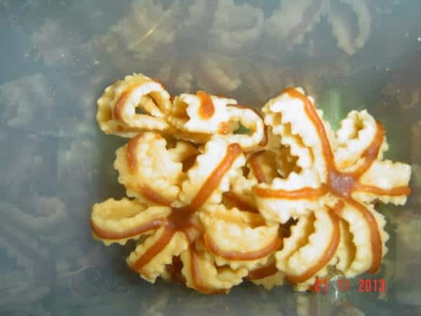 1. Tumbek, 2. Dodol Rumput Laut, 3. Kue Kerake, 4. Sate Tanjung, 5. Manisan Rumput Laut, 6. Kue Tarek, 7. Kue Keong, 8. Kelepon Kecerit, 9. Tekel atau Kue Bantal, 10. Poteng Jaje Tujak