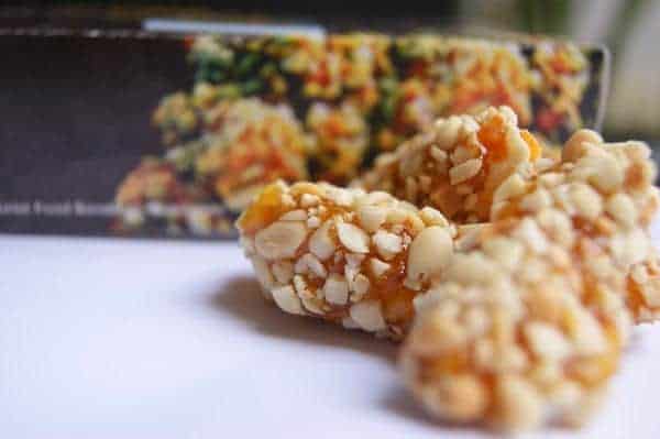 Kue Kurma, 1. Kain Tenun atau Sarung Bugis, 2. Minyak Tawon, 3. Kue Kurma, 4. Otak-Otak Ikan, 5. Kerupuk Jintan, 6. Baruasa, 7. Sirup DHT, 8. Kopi Toraja, 9. Kacang Sembunyi, 10. Abon Raos, 11. Bannang-Bannang, 12. Sirup Markisa, 13. Kain Sutra Sengkang, 14. Dangke, 15. Kacang Disco Makassar