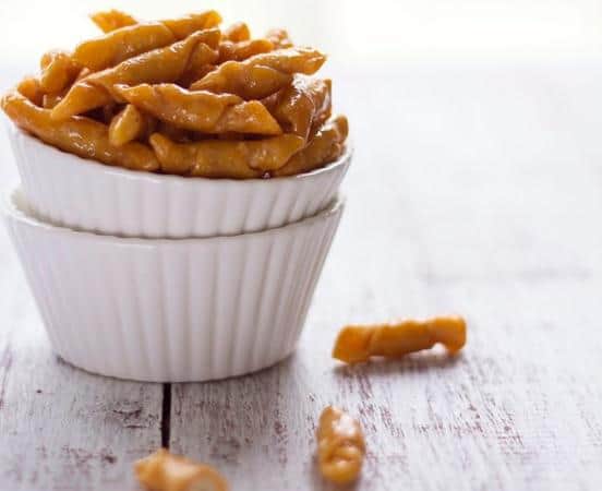 Kacang Sembunyi, 1. Kain Tenun atau Sarung Bugis, 2. Minyak Tawon, 3. Kue Kurma, 4. Otak-Otak Ikan, 5. Kerupuk Jintan, 6. Baruasa, 7. Sirup DHT, 8. Kopi Toraja, 9. Kacang Sembunyi, 10. Abon Raos, 11. Bannang-Bannang, 12. Sirup Markisa, 13. Kain Sutra Sengkang, 14. Dangke, 15. Kacang Disco Makassar