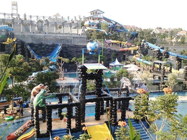 Kediri Waterpark, 1. Air Terjun Dolo, 2. Monumen Simpang Lima Gumul, 3. Gunung Kelud, 4. Gua Maria Pohsarang, 5. Air Terjun Irenggolo, 6. Candi Surawana, 7. Gumul Paradise Island, 8. Sumber Ubalan, 9. Museum Fotografi, 10. Kediri Waterpark