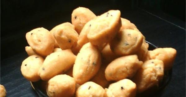 Kerupuk Jintan, 1. Kain Tenun atau Sarung Bugis, 2. Minyak Tawon, 3. Kue Kurma, 4. Otak-Otak Ikan, 5. Kerupuk Jintan, 6. Baruasa, 7. Sirup DHT, 8. Kopi Toraja, 9. Kacang Sembunyi, 10. Abon Raos, 11. Bannang-Bannang, 12. Sirup Markisa, 13. Kain Sutra Sengkang, 14. Dangke, 15. Kacang Disco Makassar