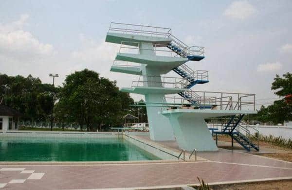 Kolam Renang Tepian Rajo, 1. Gunung Kerinci, 2. Candi Muaro Jambi, 3. Air Terjun Sigerincing, 4. Taman Mini dan Taman Rimba Jambi, 5. Danau Sipin, 6. Istana Sultan Thaha Syaifuddin, 7. Kebun Teh Kayu Aro, 8. Monas Jambi, 9. Taman Anggrek Sri Soedewi, 10. Kolam Renang Tepian Rajo, 11. Jambi Paradise, 12. Tanggo Rajo, 13. Jembatan Gentala Arasy, 14. Kampoeng Radja, 15. Masjid Agung Al-Falah