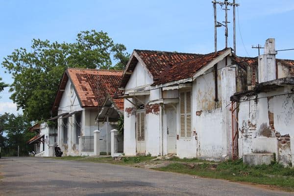 Kota Tua Kalianget, 1. Pantai Sambilangan, 2. Gunung Jaddih, 3. Gili Labak, 4. Air Terjun Toroan, 5. Kota Tua Kalianget, 6. Air Terjun Kokop, 7. Pantai Lombang, 8. Kepulauan Kangean, 9. Pantai Slopeng, 10. Pantai Nepa, 11. Pantai Rongkang, 12. Api Abadi, 13. Pantai Jumiang, 14. Bukit Kapur Arosbaya, 15. Wisata Bukit Geger