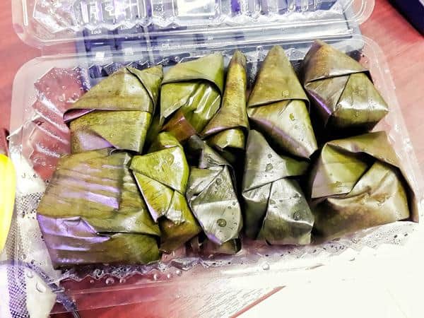Lopek Bugi, 1. Kaos Khas Pekanbaru, 2. Batik Corak Riau, 3. Kacang Pukul Bagansiapiapi, 4. Bolu Kemojo, 5. Viz Cake, 6. Gantungan Kunci Pekanbaru, 7. Keripik Nanas, 8. Dodol Kedondong, 9. Lempuk Durian, 10. Lopek Bugi, 11. Pancake Durian, 12. Salai Ikan Patin, 13. Kue Bangkit, 14. Kerupuk Ikan Tengiri, 15. Pastel Ikan Patin