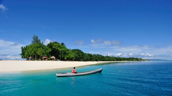 Pulau Morotai, 1. Pulau Ora dan Pantai Ora, 2. Pulau Osi dan Pulau Marsegu, 3. Pulau Nusa Pombo, 4. Pulau Tumaho, 5. Pulau Banda/Bandanaira, 6. Pulau Bair, 7. Pulau Saparua, 8. Pulau Waha, 9. Pulau Molana, 10. Pulau Morotai