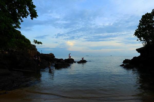 Pantai Banua Patra, 1. Hutan Bakau Margomulyo, 2. Pantai Lamaru, 3. Penangkaran Buaya Teritip, 4. Pantai Kemala, 5. Taman Bekapai, 6. Monumen Perjuangan Rakyat (MONPERA) Balikpapan, 7. Pantai Banua Patra, 8. Kampung Atas Air Margasari, 9. Gunung Dubs, 10. Hutan Wanawisata, 11. Caribbean Island Waterpark, 12. Pantai Manggar Segarasari, 13. Bukit Bangkirai, 14. Pantai Melawai, 15. Danau Cermin Lamaru