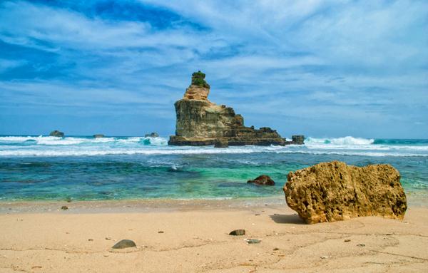 Pantai Buyutan, 1. Goa Tabuhan, 2. Pantai Srau, 3. Goa Gong, 4. Pantai Buyutan, 5. Goa Luweng Jaran, 6. Pantai Klayar, 7. Pantai Karang Bolong, 8. Pemandian Air Hangat Tirta Husada, 9. Sungai Maron, 10. Pantai Watu Karung