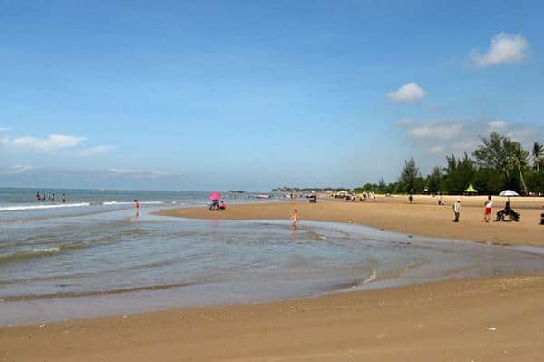 Pantai Manggar Segarasari, 1. Hutan Bakau Margomulyo, 2. Pantai Lamaru, 3. Penangkaran Buaya Teritip, 4. Pantai Kemala, 5. Taman Bekapai, 6. Monumen Perjuangan Rakyat (MONPERA) Balikpapan, 7. Pantai Banua Patra, 8. Kampung Atas Air Margasari, 9. Gunung Dubs, 10. Hutan Wanawisata, 11. Caribbean Island Waterpark, 12. Pantai Manggar Segarasari, 13. Bukit Bangkirai, 14. Pantai Melawai, 15. Danau Cermin Lamaru