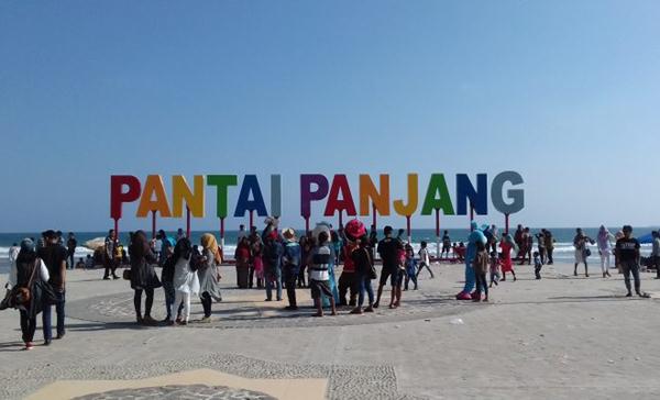 Pantai Panjang, 1. Pantai Lais, 2. Rumah Pengasingan Bung Karno, 3. Pantai Panjang, 4. Benteng Marlborough, 5. Kota Curup, 6. Museum Negeri Bengkulu, 7. Pantai Jakat, 8. Pulau Tikus, 9. Danau Dendam Tak Sudah, 10. Pantai Tapak Paderi