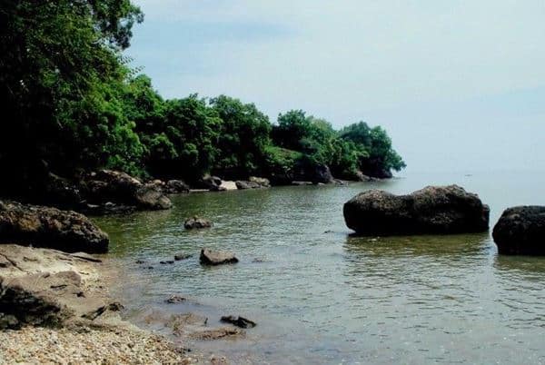 Pantai Rongkang, 1. Pantai Sambilangan, 2. Gunung Jaddih, 3. Gili Labak, 4. Air Terjun Toroan, 5. Kota Tua Kalianget, 6. Air Terjun Kokop, 7. Pantai Lombang, 8. Kepulauan Kangean, 9. Pantai Slopeng, 10. Pantai Nepa, 11. Pantai Rongkang, 12. Api Abadi, 13. Pantai Jumiang, 14. Bukit Kapur Arosbaya, 15. Wisata Bukit Geger