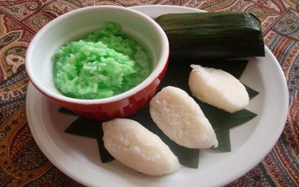Poteng Jaje Tujak, 1. Tumbek, 2. Dodol Rumput Laut, 3. Kue Kerake, 4. Sate Tanjung, 5. Manisan Rumput Laut, 6. Kue Tarek, 7. Kue Keong, 8. Kelepon Kecerit, 9. Tekel atau Kue Bantal, 10. Poteng Jaje Tujak