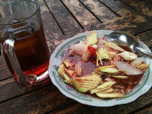 Rujak Kuah Pindang Jajanan Khas Bali, 1. Bubur Injin, 2. Rujak Kuah Pindang, 3. Jaje Laklak, 4. Bagiak, 5. Godoh Gedang, 6. Pie Susu, 7. Jaje Sumping, 8. Rujak Bulung, 9. Jaje Pisang Rai, 10. Jaje Batun Bedil