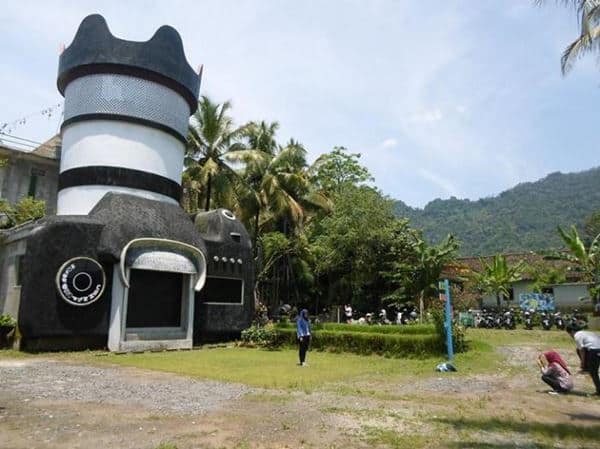 Rumah Kamera, 1. Taman Kyai Langgeng, 2. Ketep Pass, 3. Candi Ngawen, 4. Kawasan Wisata Kopeng, 5. Alun-Alun Kota Magelang, 6. Candi Mendut, 7. Air Terjun Sekar Langit, 8. Gereja Ayam, 9. Pemandian Candi Umbul, 10. Punthuk Setumbu, 11. Bukit Grenden, 12. Rumah Kamera, 13. Sendang Maren, 14. Puthuk Mongkrong, 15. Goa Slandak